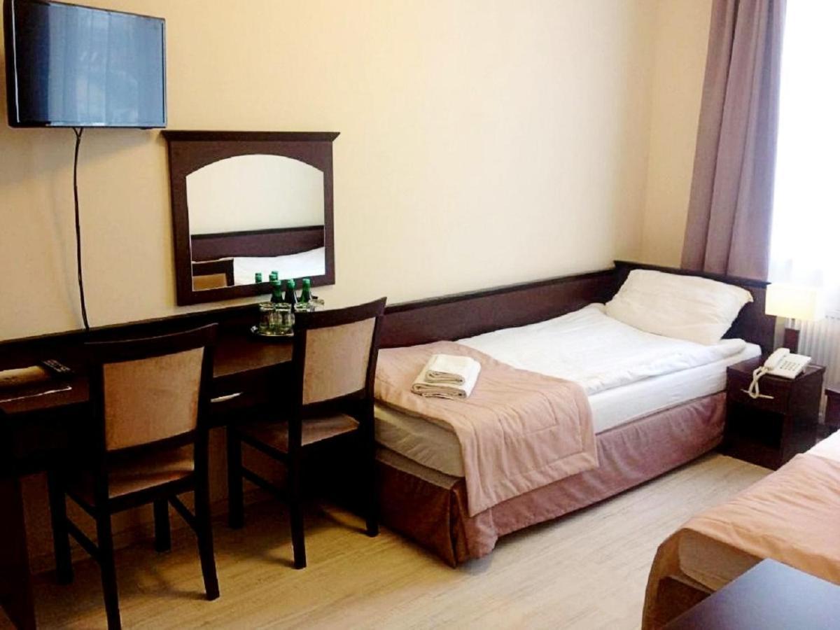 Hotel Feniks Gniezno Exterior photo