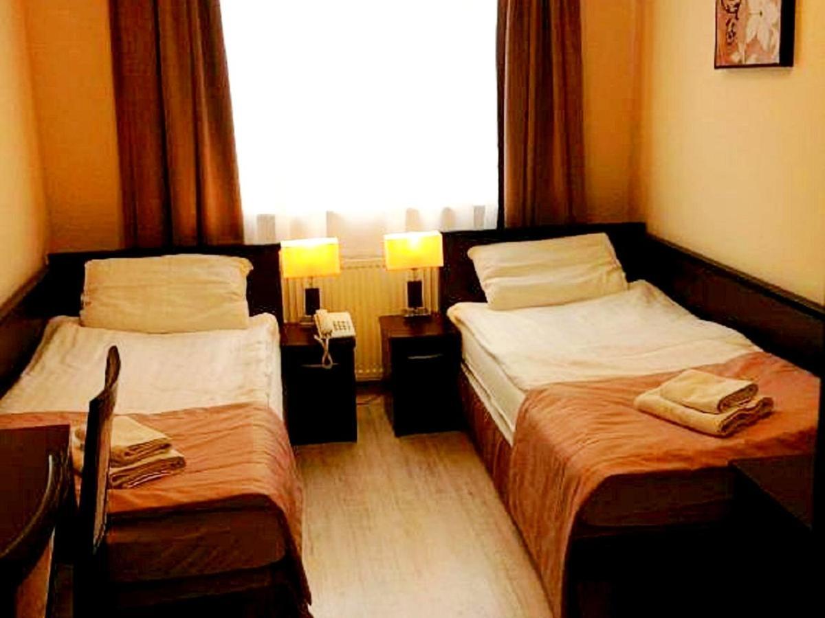Hotel Feniks Gniezno Exterior photo